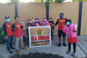IKA Unhas NTB Kampanyekan Hidup Sehat dan Bagikan Sembako