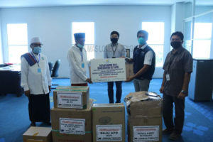 Satgas BUMN Wilayah NTB Berikan Bantuan APD Untuk Tim Medis Covid-19 Loteng