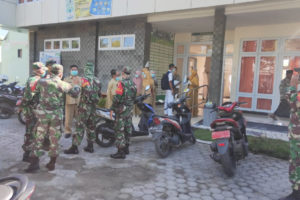 Satgas Gugus Tugas Covid-19 Aikmel Lakukan Rafid Tes Santri dari Jawa