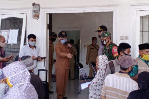 Babinsa Kodim 1620/Loteng Kawal Pendistribusi Bantuan JPS Bersatu Kabupaten Lombok Tengah