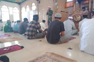 Menuju New Normal Life Dandim Loteng Himbau Jemaah Sholat Jum’at Taati Protokol Kesehatan