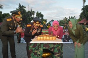 Saat Fajar Menyingsing Korem 162/WB Dan Jajaran Beri Surprise Polda NTB Di Hari Jadi Ke-74 Bhayangkara