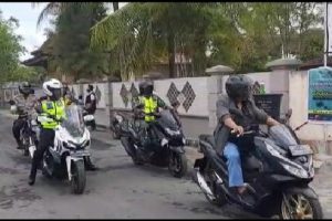 Touring Bupati Loteng Sambang Desa, Bawa Pesan Protokol Pencegahan Covid-19