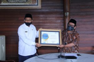 Terima Piagam Penghargaan Dari BPS, Ini Harapan Suhaili