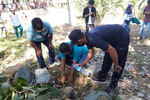 Cegah Tanah Longsor dan Banjir Di Giri Sasak, Polres Lobar Gelar Penanaman Pohon