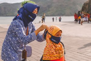 Ribuan Masker kain dibagikan oleh ITDC dan BUMN NTB di KEK Mandalika