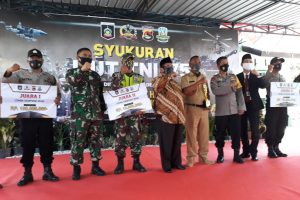 Bupati Loteng Hadiri Syukuran HUT TNI ke 75 di Kodim Loteng dan beri Hadiah Pemenang Lomba Kampung Sehat
