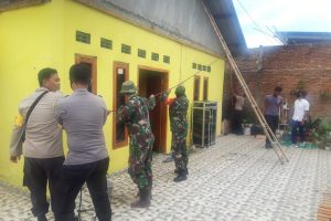 Pasca Hujan Disertai angin Puting Beliung Koramil 1628-03/ Seteluk Bantu Masyarakat Terdampak