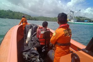 Mesin Kapal Tujuan Pulau Moyo Mati Bermuatan 25 penumpang