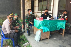 Babinsa Kodim 1620/Loteng Amankan Jalannya Rapat Pleno Tingkat PPK