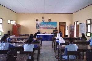 Tanamkan jiwa kedisiplinan sejak dini, Babinsa Koramil Pujut Latih Dasar Kepemimpinan Siswa