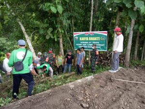 Perkuat Sinergitas TNI-Rakyat Koramil Praya Karya Bakti Di Mertak Tombok
