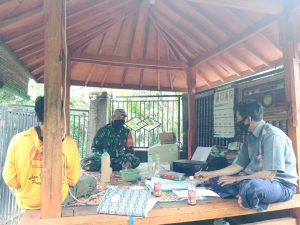 Babinsa Sukaraja Koramil 1620-08/Praya Timur Aktif  Sosialisasi Vaksinasi Covid-19 ke Tokoh Masyarakat