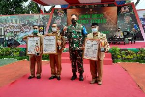 Loteng Dianugerahi Kabupaten Terbaik, Dukung Tugas TNI Polri Menjaga Kamtibmas  Dan TMMD
