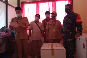 Agar Vaksin Tetap Aman, Anggota Koramil 1620-01/Praya Kawal Penyaluran Vaksin Covid-19