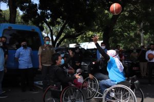 Ciptakan Daerah Ramah Difabel, Gubernur NTB Beri Kursi Roda Basket