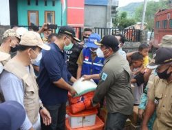Tinjau Lokasi Banjir Dompu Gubernur NTB Serahkan Bantuan