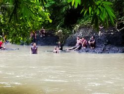 Belajar Berenang Di Sungai 3 Remaja Putri Terseret Arus Di Praya Barat