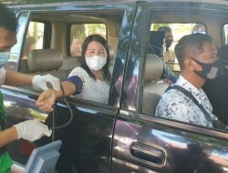 Vaksinasi Covid-19 “Drive Thru” di Loteng Sasar Pengguna Jalan