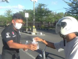Sat Resnarkoba Polres Loteng Berbagi Takjil Dan Masker Kepada Warga Praya
