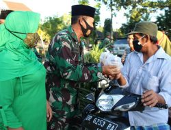 Dikira Sweeping, Jalan Raya Kuta Macet Total, Ternyata Koramil Pujut Bagi Ta’jil