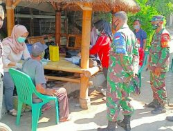 Demi Percepat Vaksinasi Lansia, TNI-Polri Dampingi Nakes Door To Door