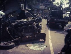 Truck Adu Jangkrik Dengan Grand Max di Jelantik Lombok Tengah