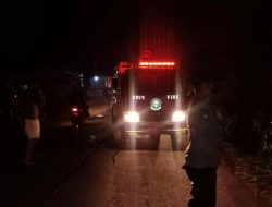 Gudang Barang Bekas Milik Haji Amir Di Montong Gamang Terbakar, 3 Unit Damkar Di Terjunkan