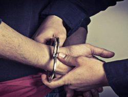 Miris!! Oknum Kepsek di Bima Diduga Cabuli Siswanya, Kini Di Borgol Polisi