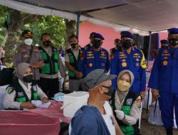 Kabaharkam Terkesan Vaksinasi Terapung Dit Polairud Polda NTB