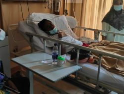 Bupati Jenguk Ketua Fraksi Gerindra DPRD Loteng di RS Sanglah