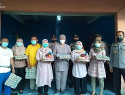 Suka Duka Petugas Vaksinator Menembus Medan Sulit di Lombok Tengah