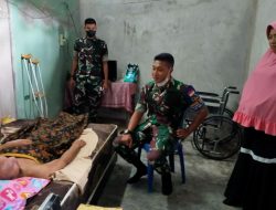 Jenguk Anggota Yang Sedang Sakit, Dandim Loteng Berikan Semangat