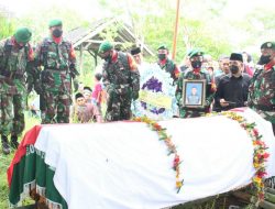 Selamat Jalan Sertu, L. Asmara Jaya, Peyerahan Jenazah Dari Keluarga Kepada Negara Di Pimpin Dandim 1620