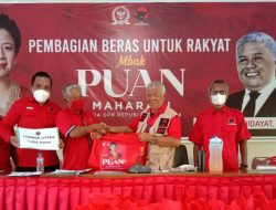Ketua DPR Puan Maharani Bagi Beras Premium untuk Warga NTB