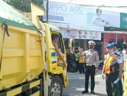Satlantas Polres Loteng Lakukan Sosialisasi ODOL Di Jalan Simpang Tiga Batunyala