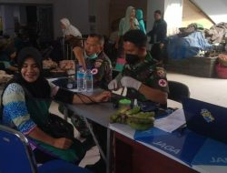 Ratusan Pedagang Dan Pengunjung Terjaring Serbuan Vaksinasi Oleh TNI Di Pasar Renteng