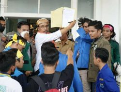 Ratusan Mahasiswa Gruduk Kantor DPRD Loteng, ini Tuntutannya