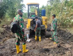 Dua Orang Anggota Kodim Loteng Buldozer 1,4 Km Tanah Warga