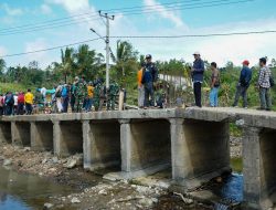 Bupati Pathul Pimpin Gotong Royong Jembatan Pemoles