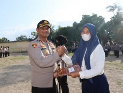 Aksi Heroik Lawan Jambret ,Sri warga Batujai Terima penghargaan dari Kapolres Loteng