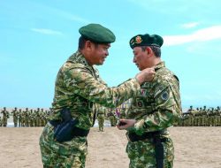 Dikukuhkan Warga Kehormatan Kostrad, Kapolri: TNI-Polri Terus Bersinergi