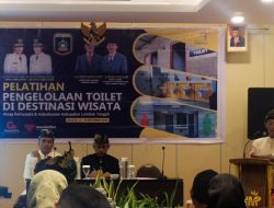 Berikan Rasa Yaman Wisman, Dispar Loteng Latih Pengelola Wisata dan Marbot Soal Kebersihan Toilet