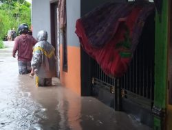 Hujan Deras Menggenangi Rumah Warga, Polsek Praya Timur Lakukan Langkah Antisipasi