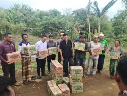 Salurkan Bantuan, Bupati Ajak Mayarakat Kembali Menanam Pohon
