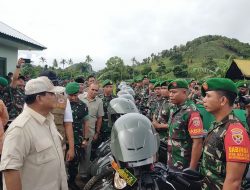 Tinjau Pos Ramil Selong Belanak, Menhan Prabowo Serahkan SPM Trail Kepada Babinsa