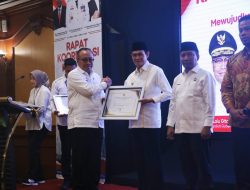 Pemkab Loteng Raih Penghargaan Kabupaten Progresif dalam Diseminasi Informasi