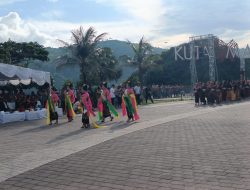 Ribuan Putri Mandalika Meriahkan Karnaval Budaya Bau Nyale di Kuta Lombok Tengah