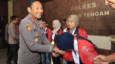 Kapolres Loteng Apresiasi Atlet Binaan Raih Medali Emas di PON Beladiri Kudus 2025